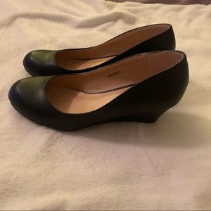 3/$10 Black size 6 wedges